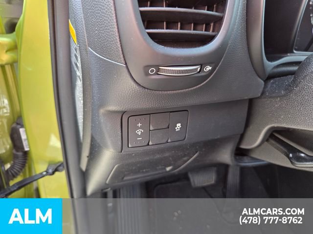 Used 2017 Kia Soul + image 12