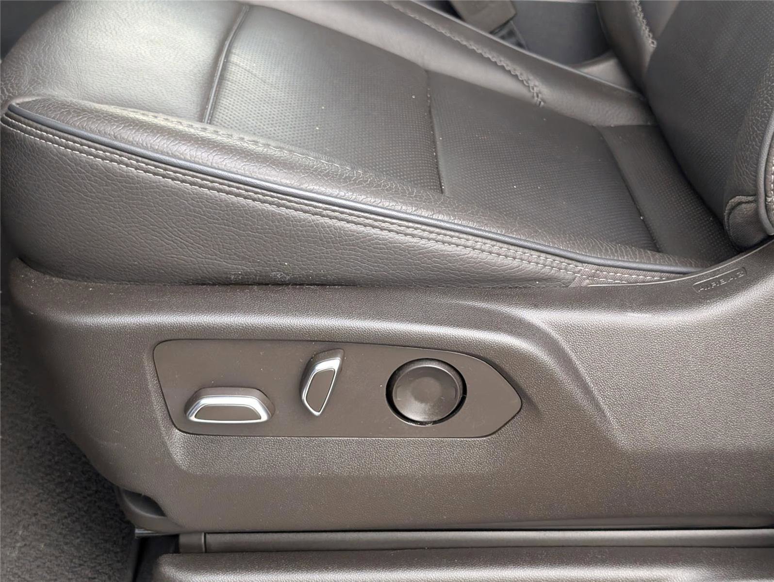 Used 2022 GMC Yukon Denali AWD/4WD image 17