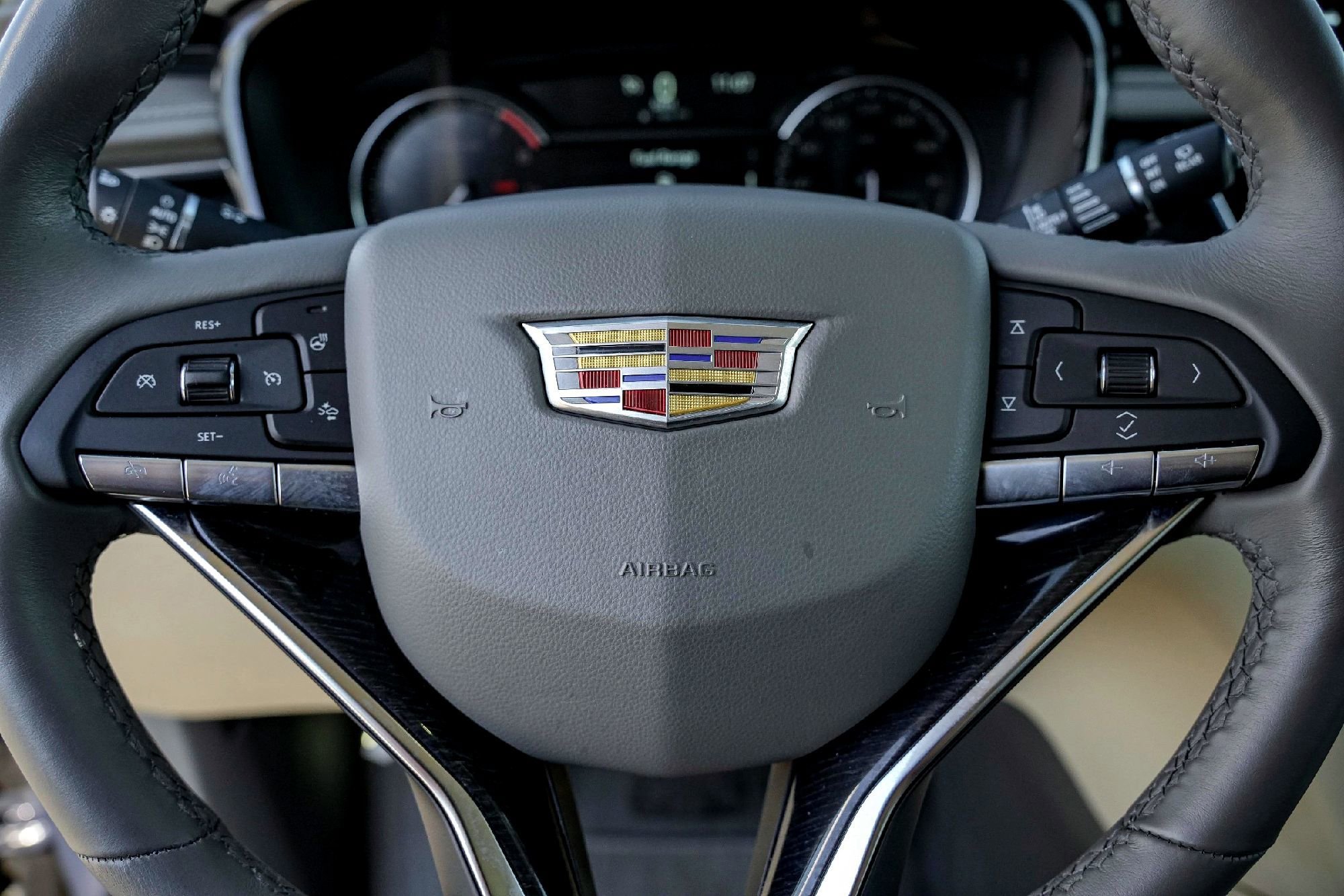 Used 2025 Cadillac XT6 Premium Luxury image 15