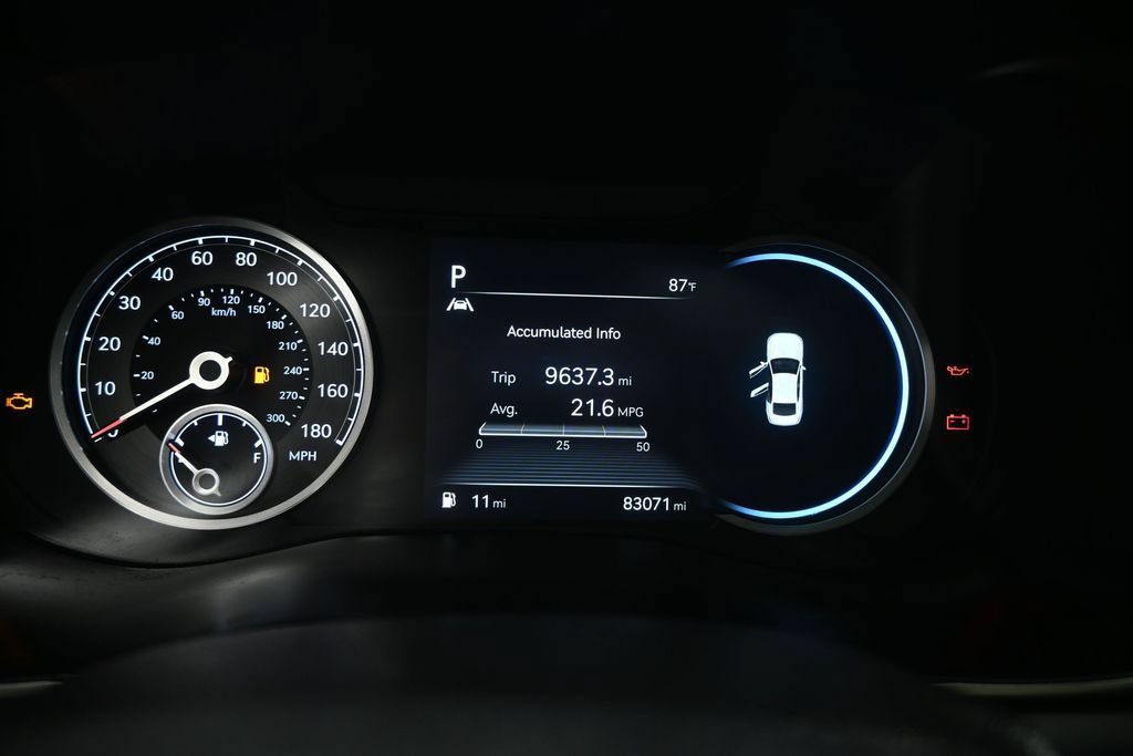 Used 2022 Genesis G70 2.0T w/ Prestige Package RWD image 12