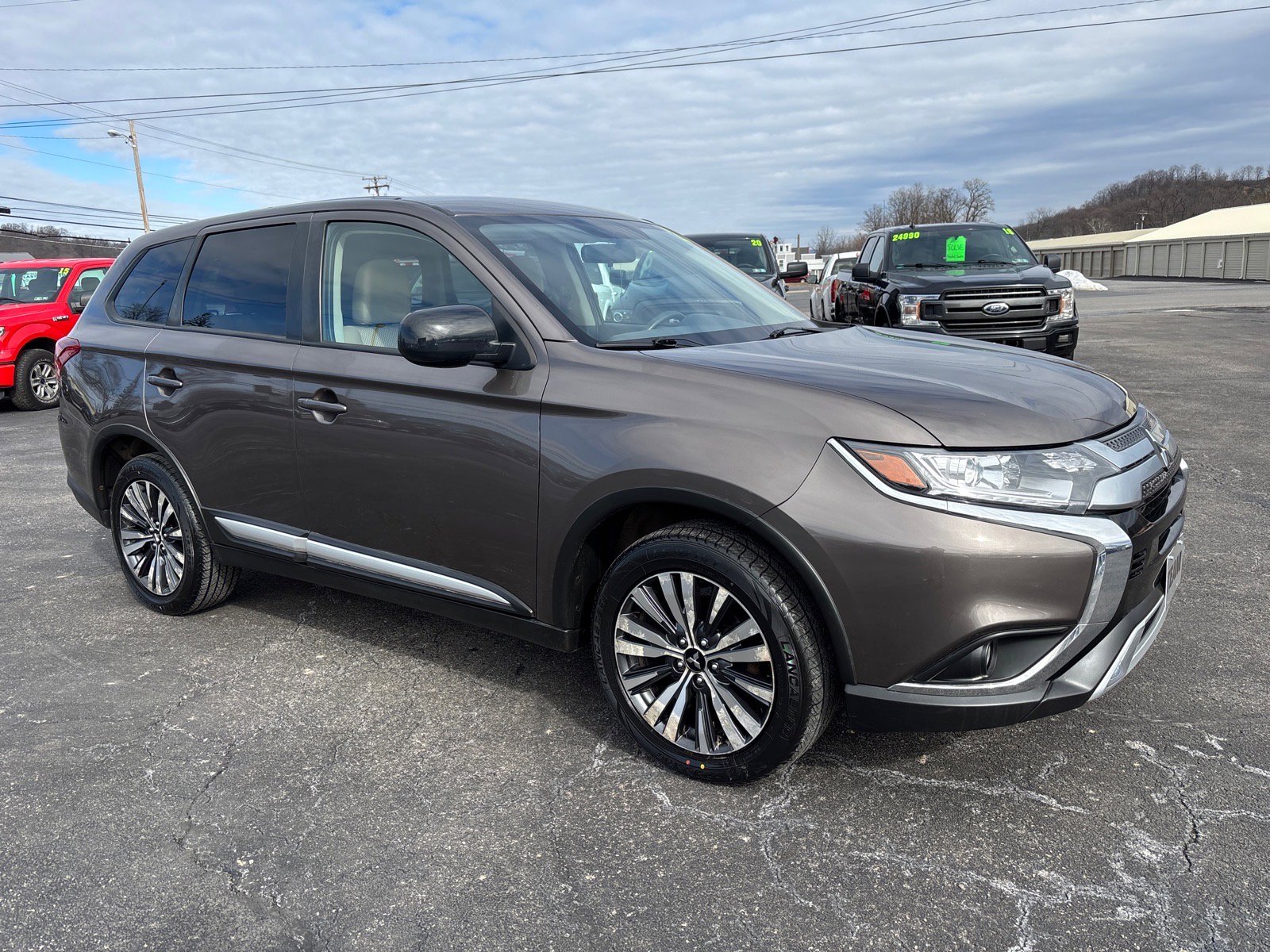 Used 2020 Mitsubishi Outlander ES image 1