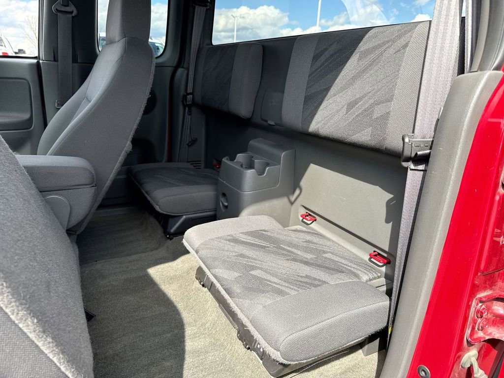 Used 2004 Chevrolet Colorado 2WD Extended Cab w/ Comfort Convenience Package image 21