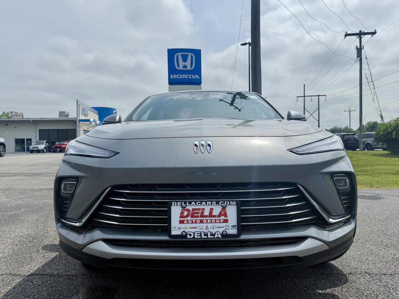 New 2025 Buick Envista Preferred image 2