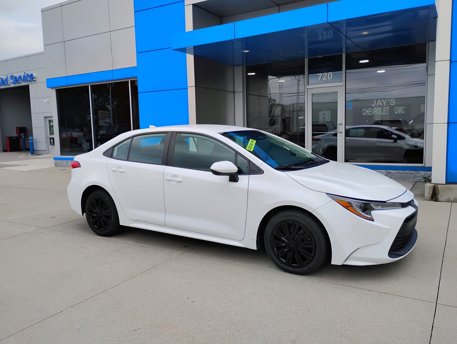 Used 2024 Toyota Corolla LE FWD image 4
