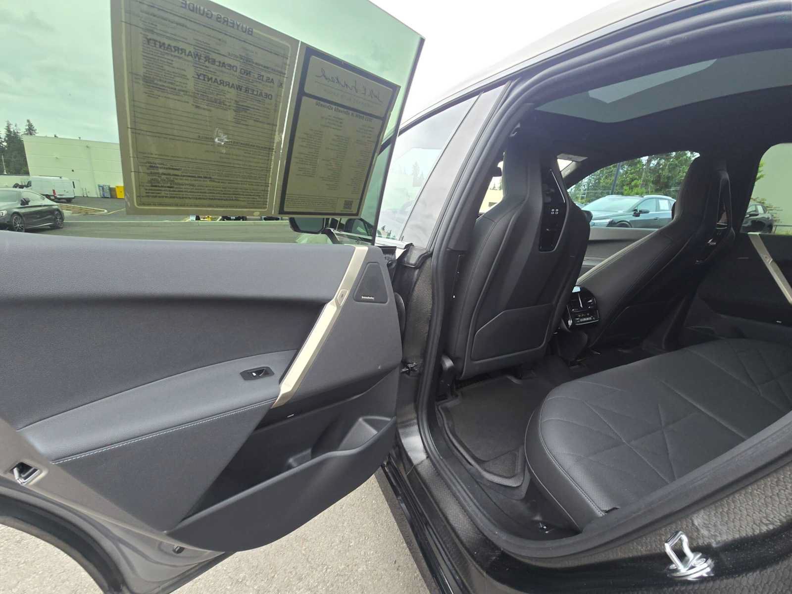 Used 2023 BMW iX xDrive50 w/ Sport Package AWD/4WD image 15