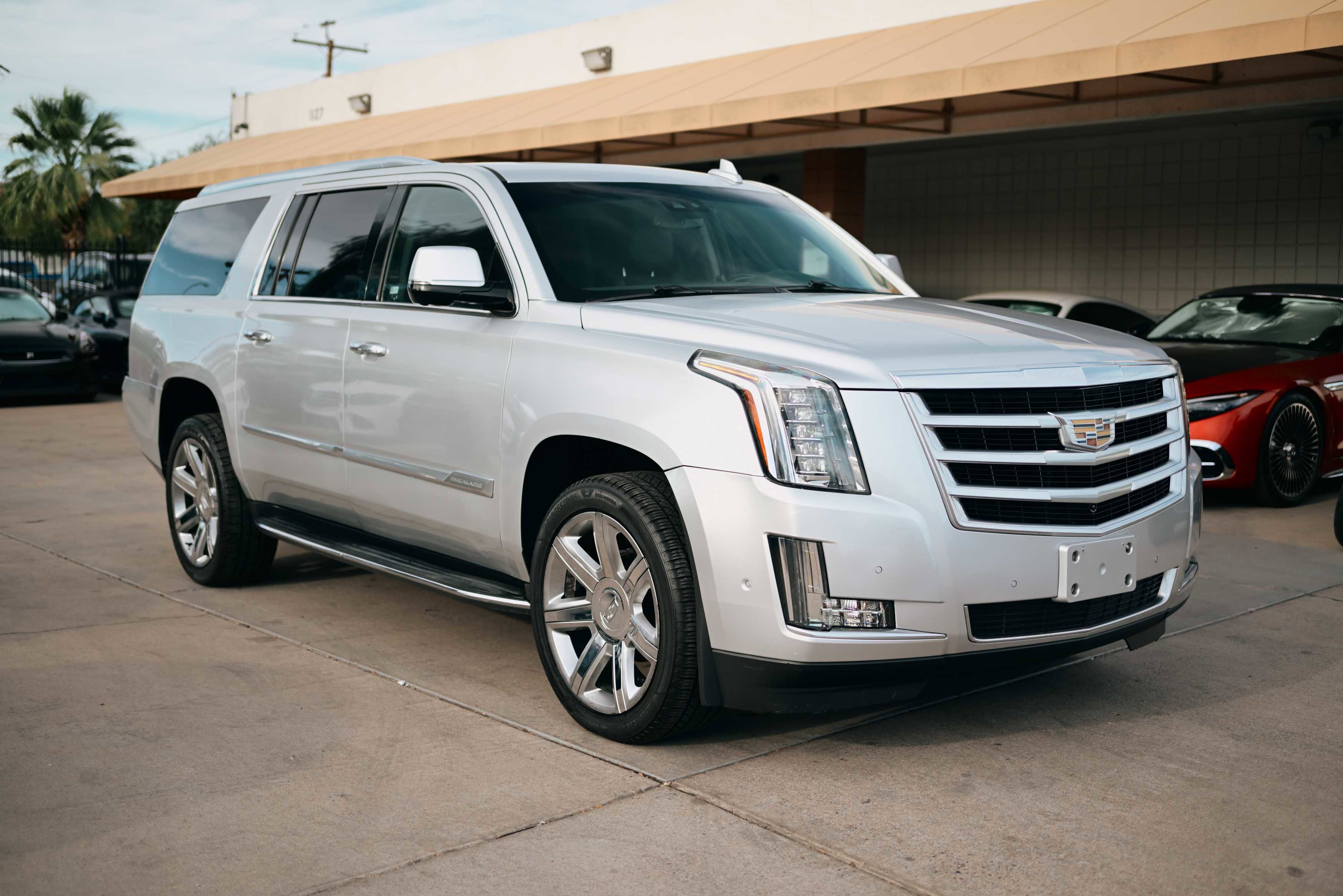 Used 2019 Cadillac Escalade ESV Luxury image 3