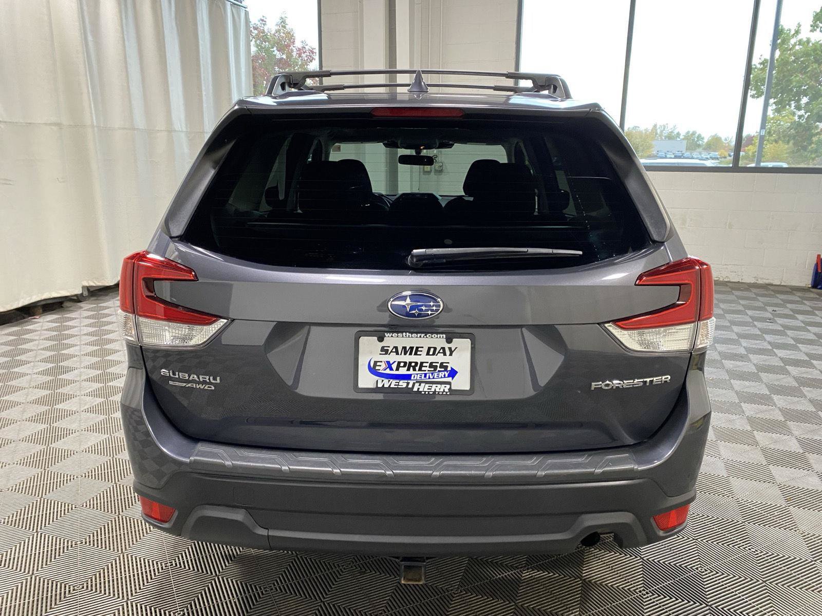 Used 2022 Subaru Forester Premium AWD/4WD image 7