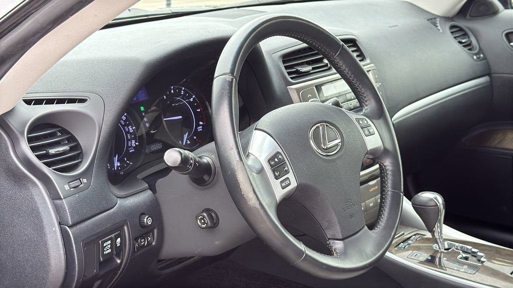Used 2011 Lexus IS 250C w/ Luxury Pkg RWD image 9