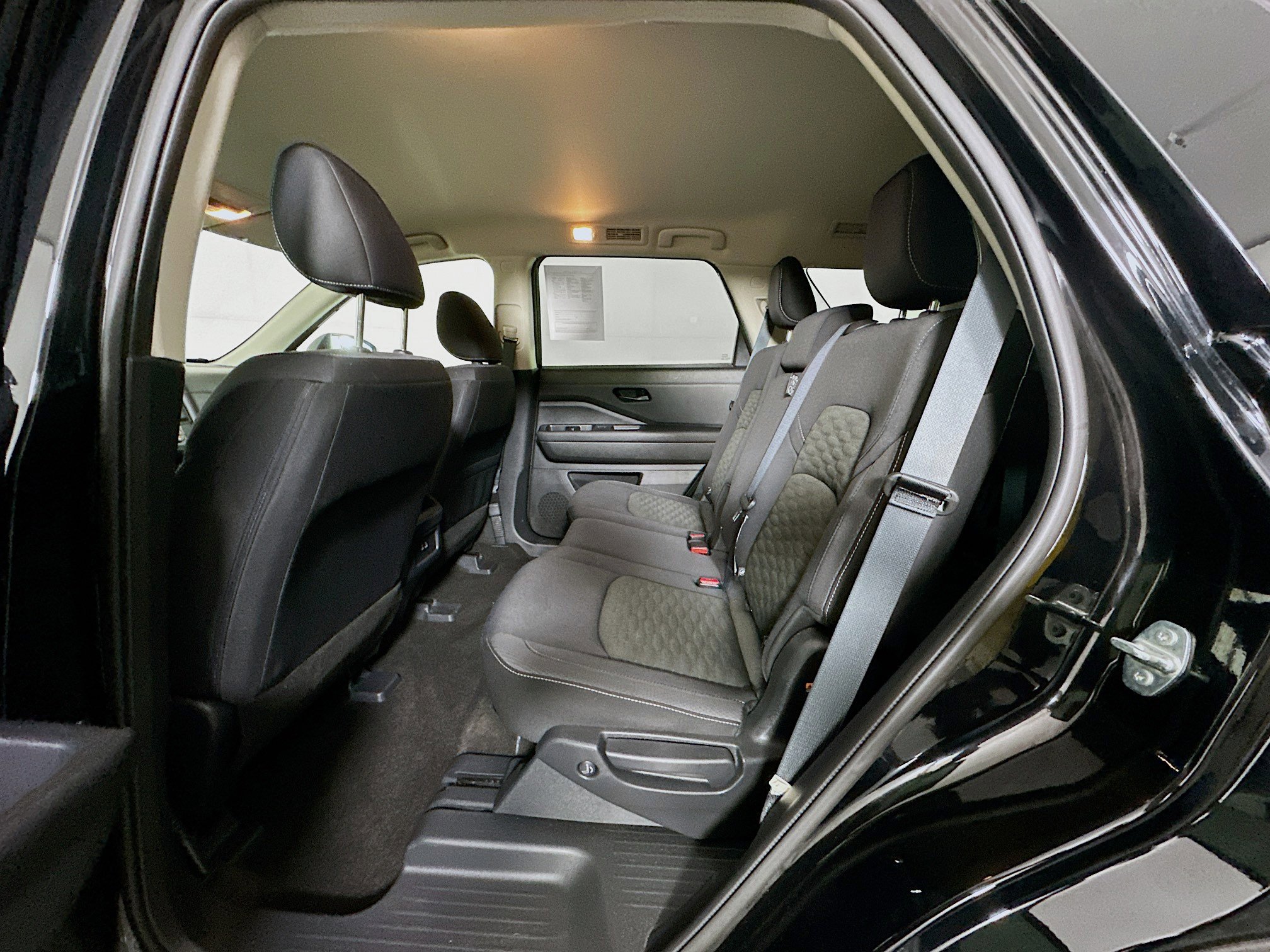 Used 2024 Nissan Pathfinder S image 26