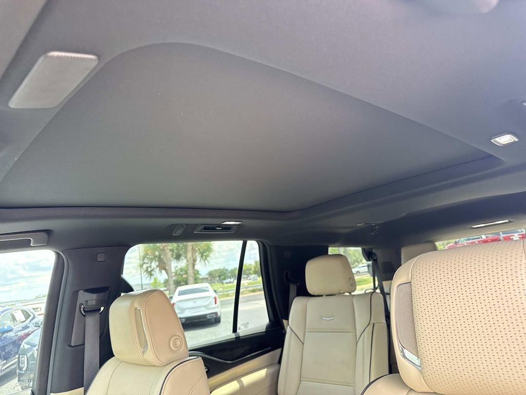 Used 2023 Cadillac Escalade Premium Luxury AWD/4WD image 33