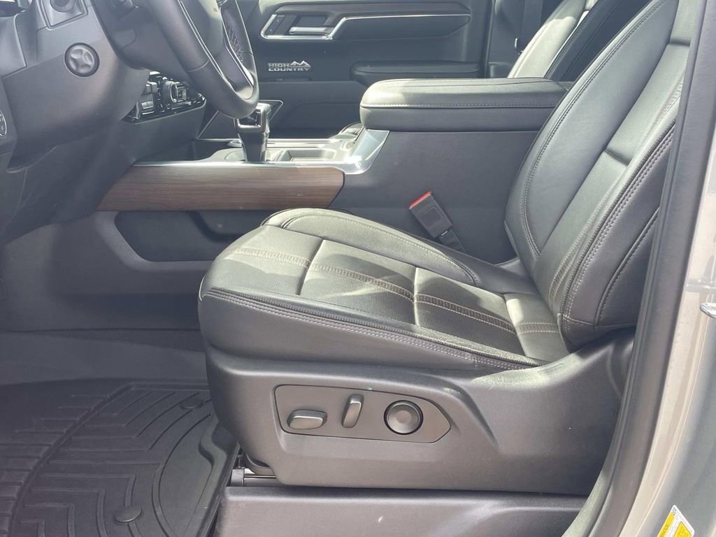 Used 2023 Chevrolet Silverado 1500 High Country AWD/4WD image 18