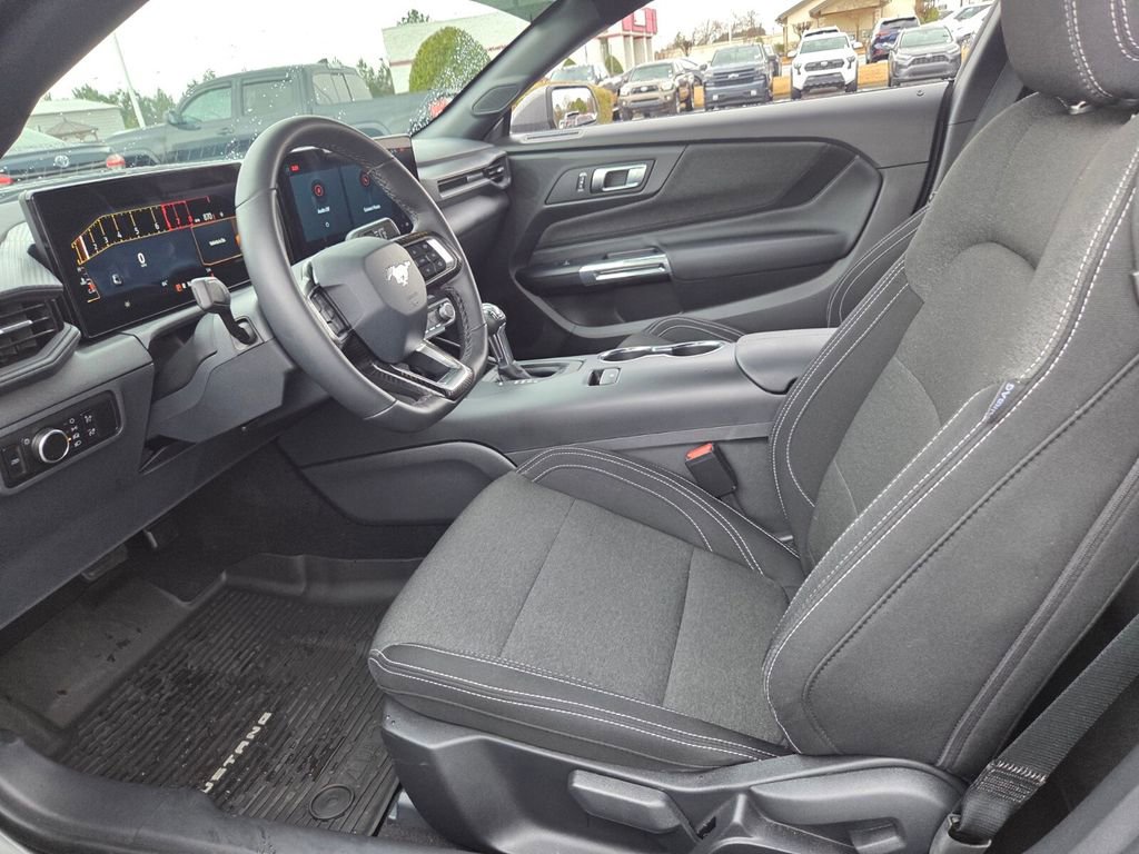 Used 2025 Ford Mustang Coupe image 5