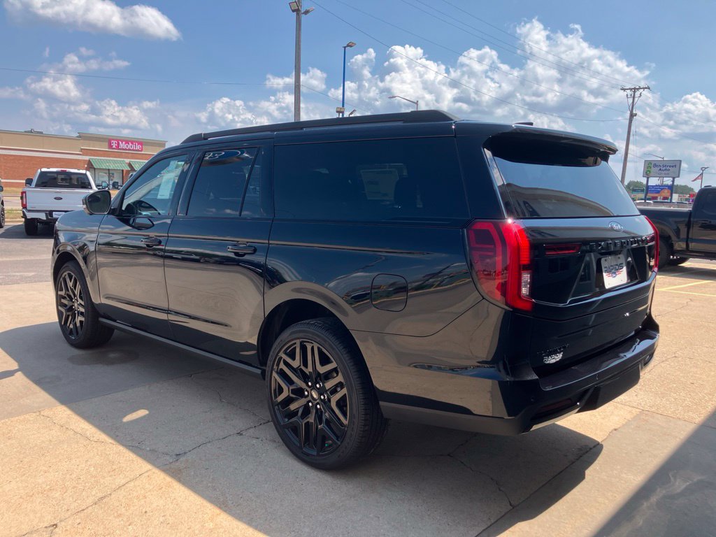 New 2026 Ford Expedition Max Platinum w/ Stealth Performance Package AWD/4WD image 5