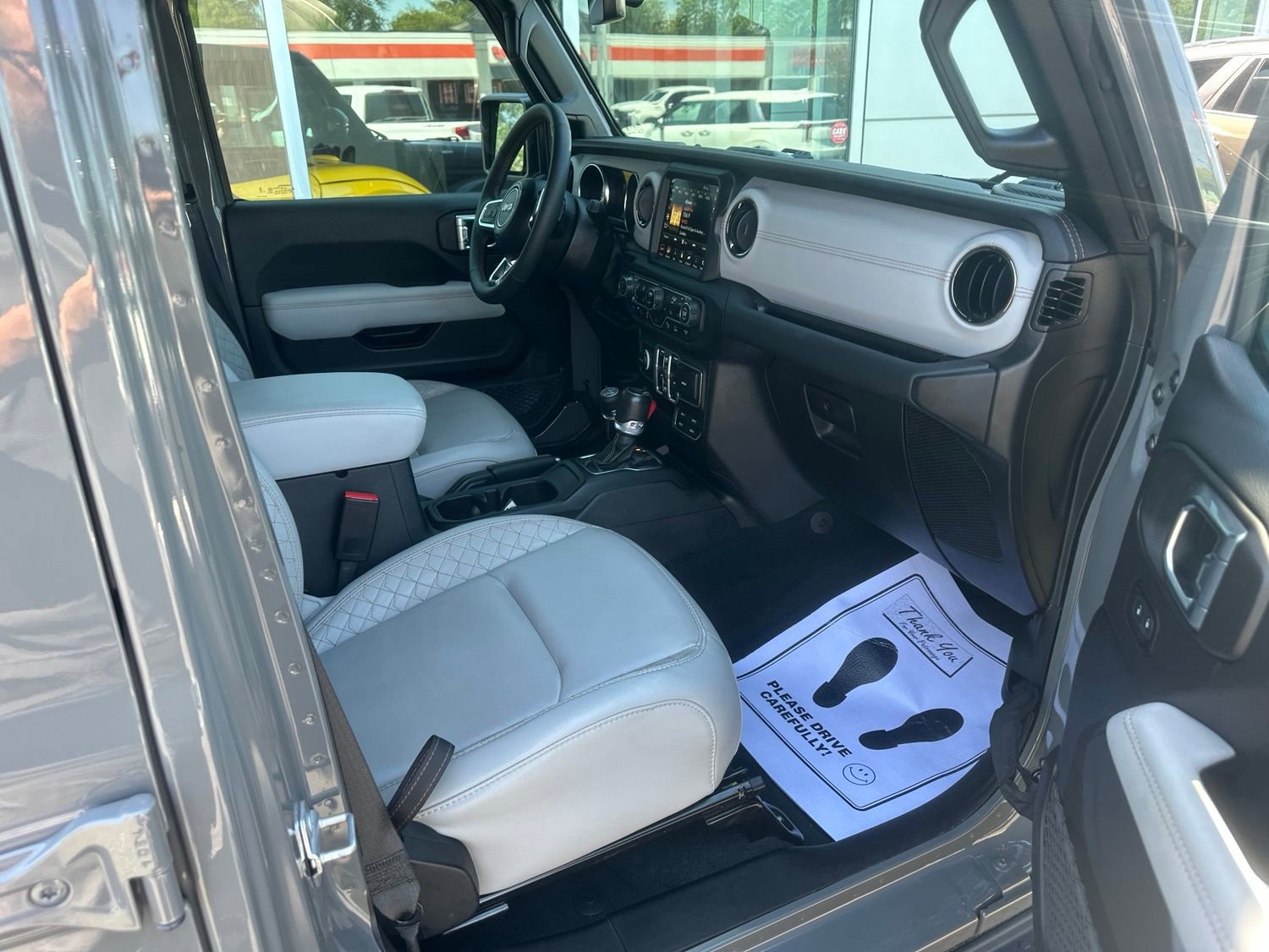 Used 2023 Jeep Wrangler Unlimited Sahara AWD/4WD image 9