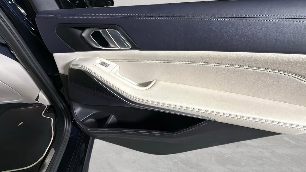 Used 2021 BMW X7 xDrive40i w/ M Sport Package image 37