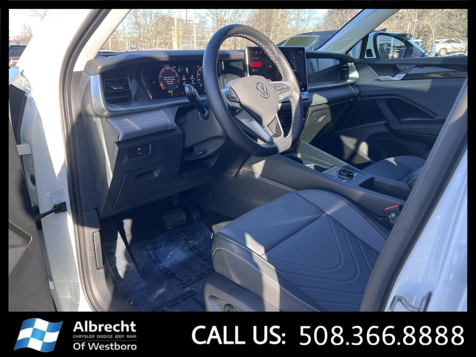 Used 2025 Volkswagen Tiguan SE image 9