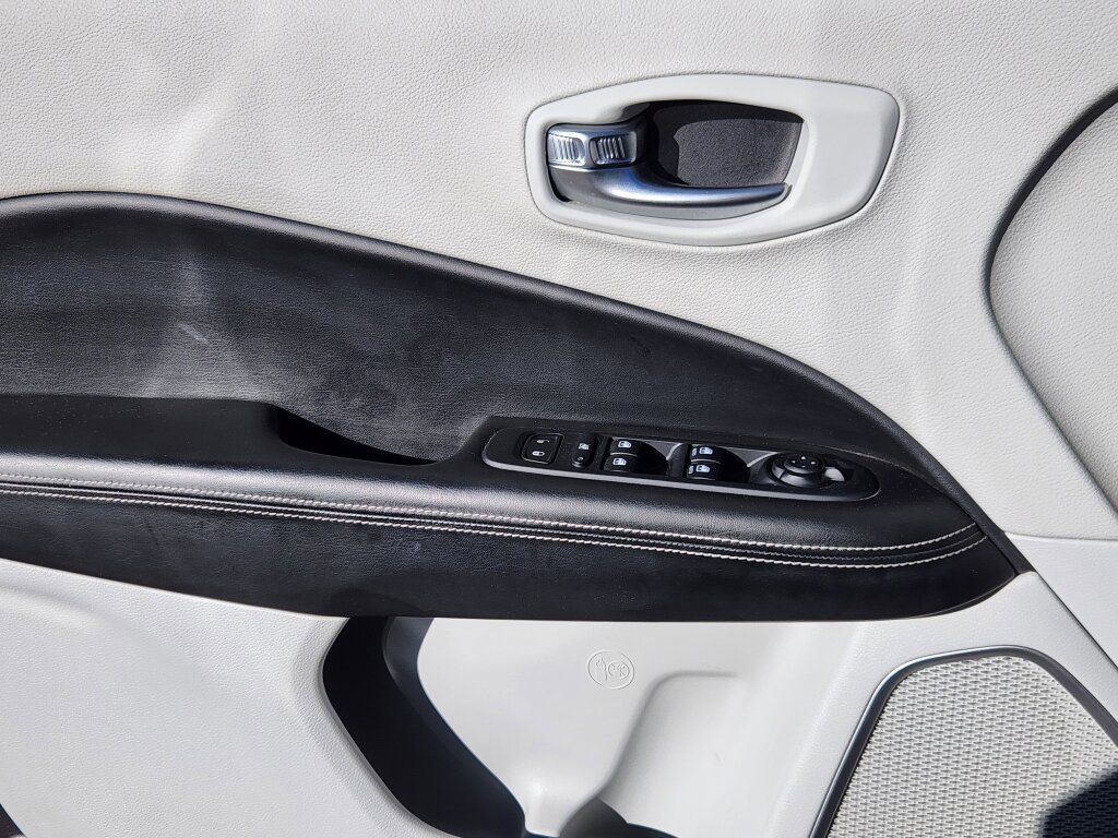 Used 2018 Jeep Compass Latitude image 7