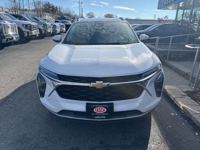 Used 2024 Chevrolet Trax LT image 2