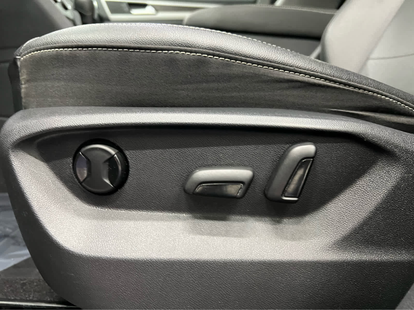 Used 2021 Volkswagen Atlas SE w/ Towing Package image 13