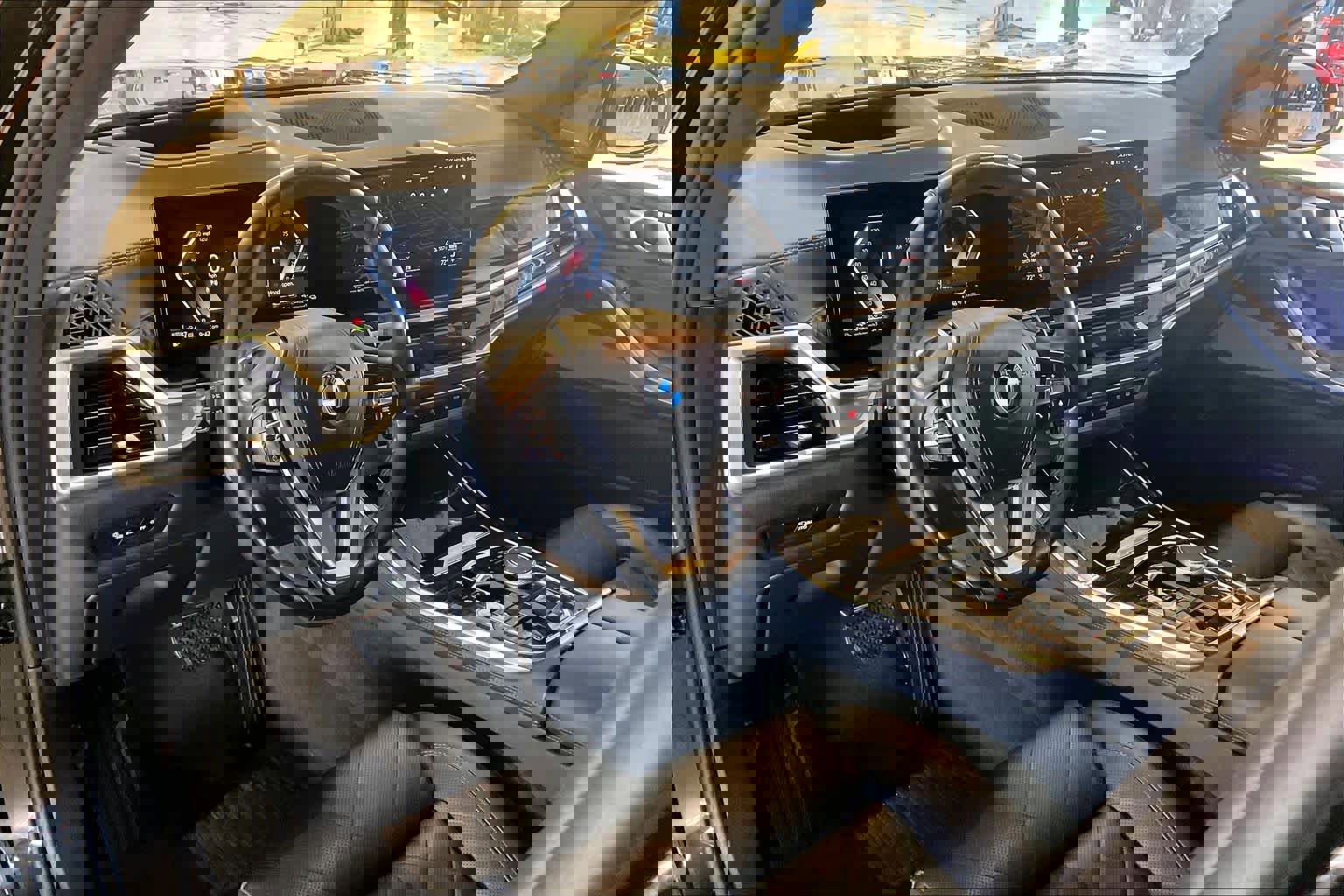 Used 2024 BMW X5 xDrive50e image 16