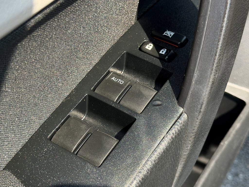 Used 2015 Toyota Corolla LE image 35