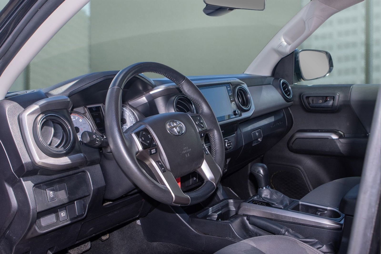 Used 2022 Toyota Tacoma SR5 w/ SR5 Appearance Package (SM) RWD image 5