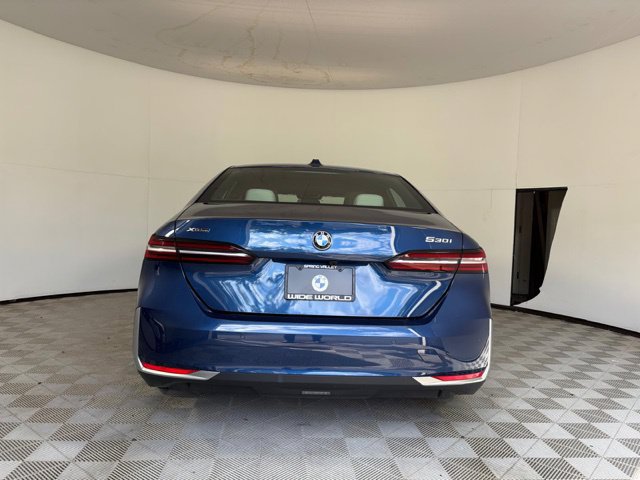 Used 2024 BMW 530i xDrive w/ Premium Package AWD/4WD image 6