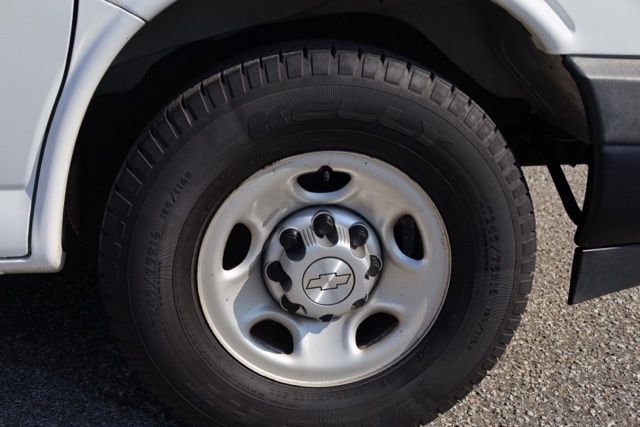 Used 2018 Chevrolet Express 2500 image 10