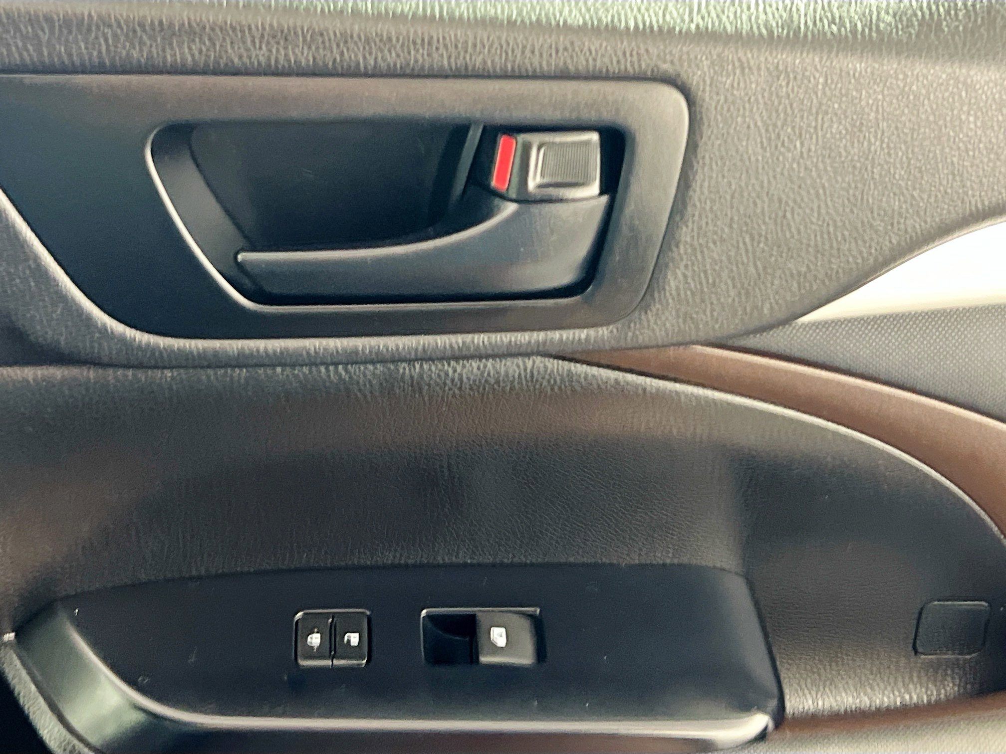 Used 2019 Toyota Highlander LE image 31