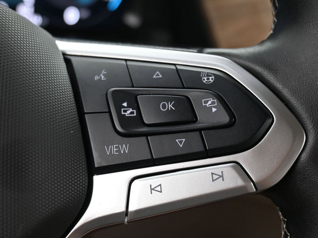 Used 2025 Volkswagen Atlas SE FWD image 25