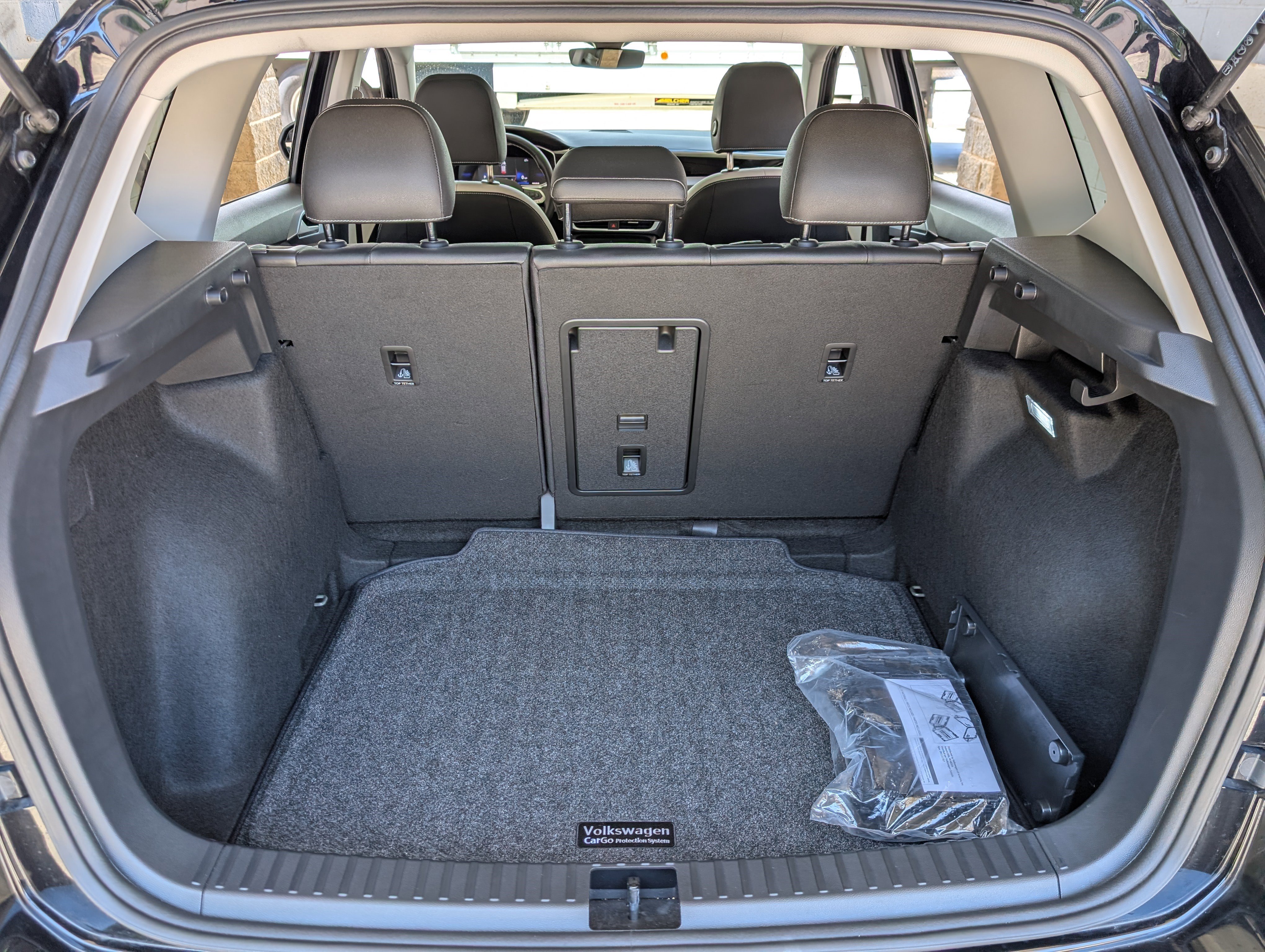 Used 2025 Volkswagen Taos SE w/ Panoramic Sunroof Package FWD image 19