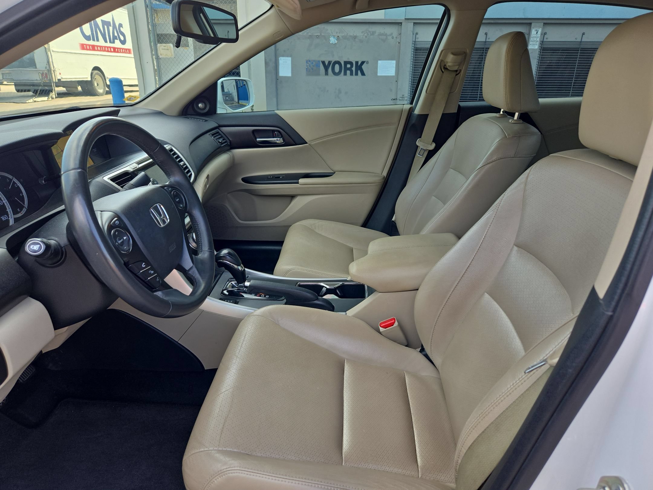 Used 2015 Honda Accord EX-L image 9