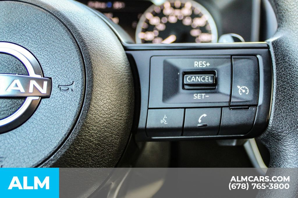 Used 2024 Nissan Rogue S image 27