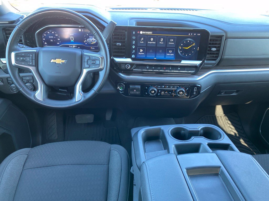Used 2025 Chevrolet Silverado 2500 LT w/ Convenience Package AWD/4WD image 4