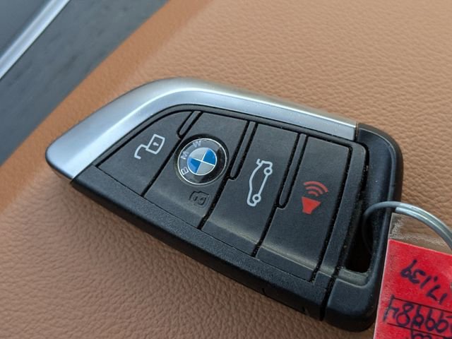 Used 2023 BMW 330i Sedan w/ Premium Package image 33