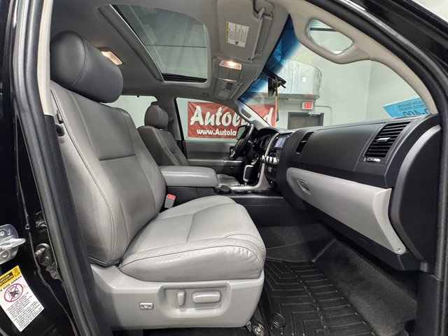Used 2015 Toyota Sequoia Limited AWD/4WD image 9