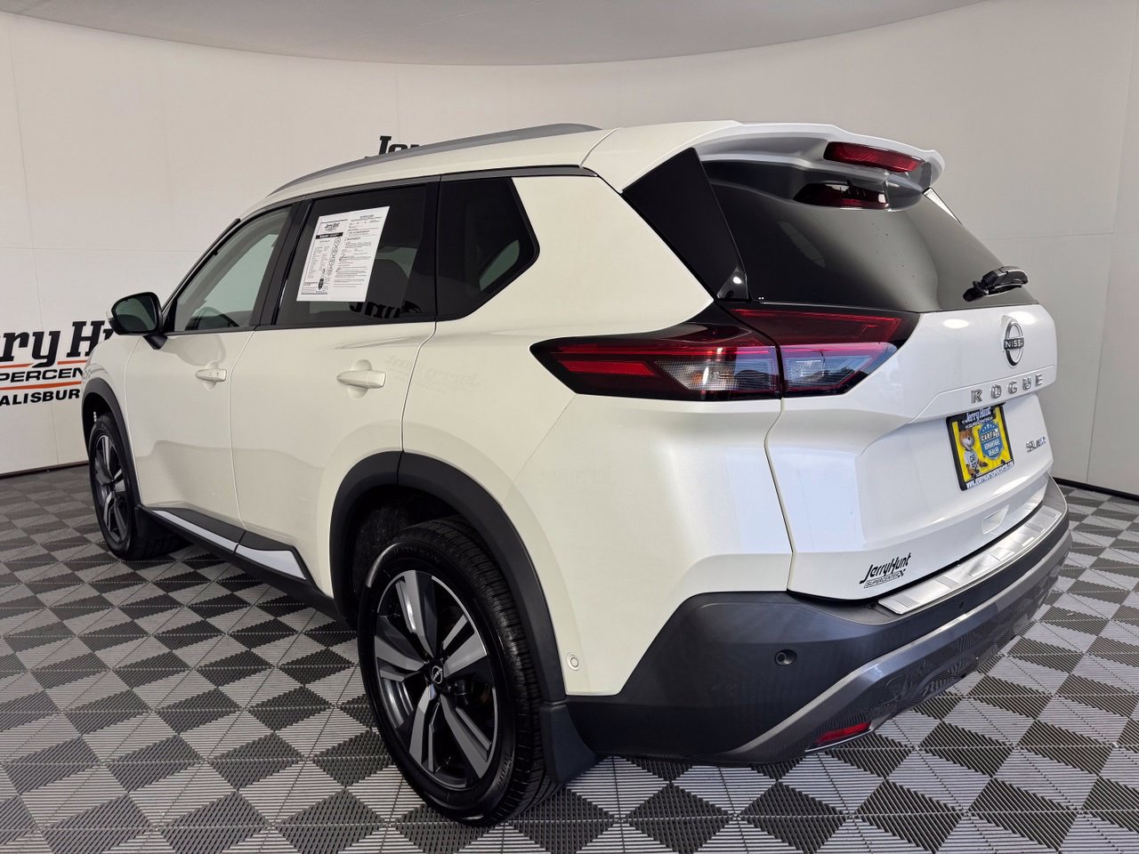 Used 2023 Nissan Rogue SL AWD/4WD image 10