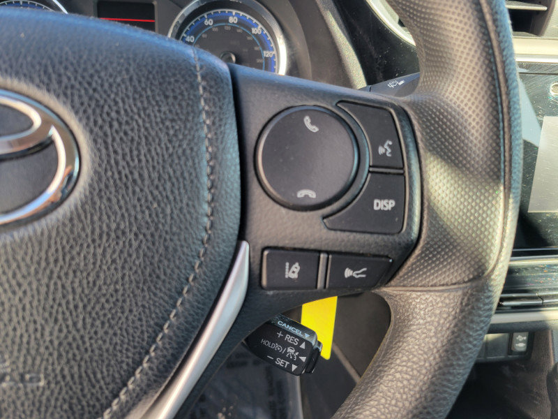 Used 2018 Toyota Corolla LE image 32