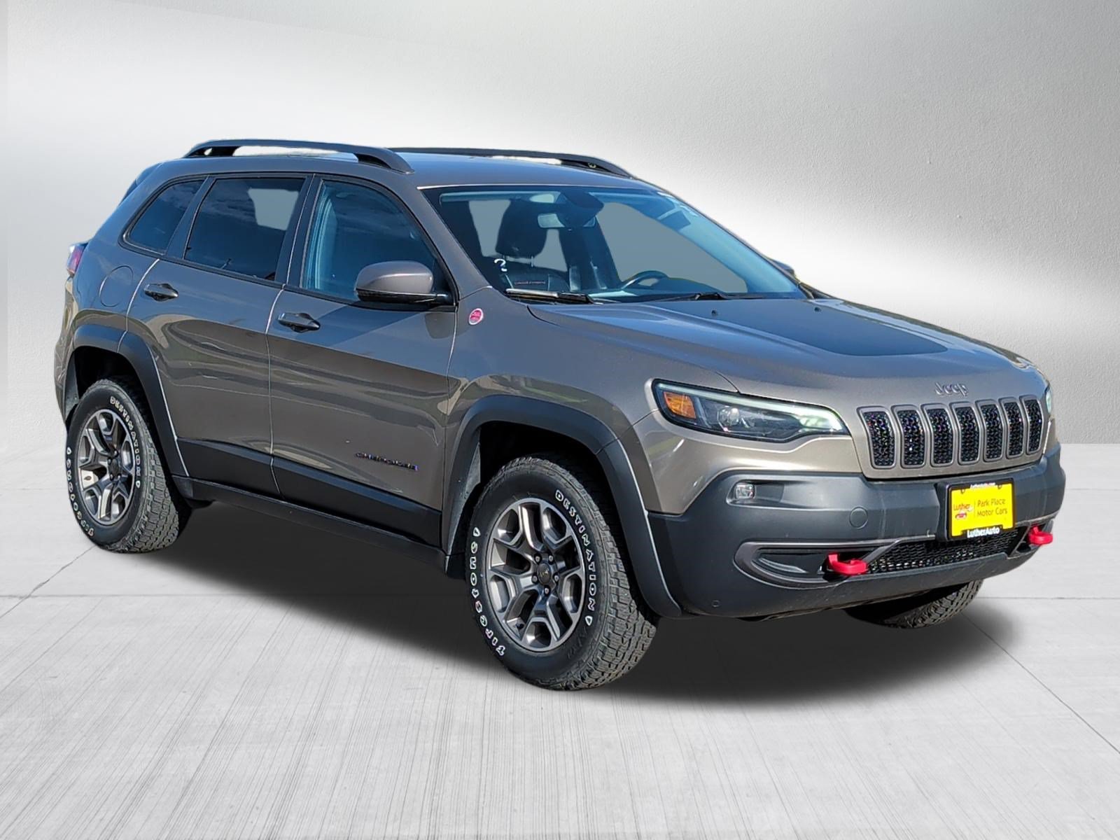 Used 2020 Jeep Cherokee Trailhawk w/ Cold Weather Group AWD/4WD image 1
