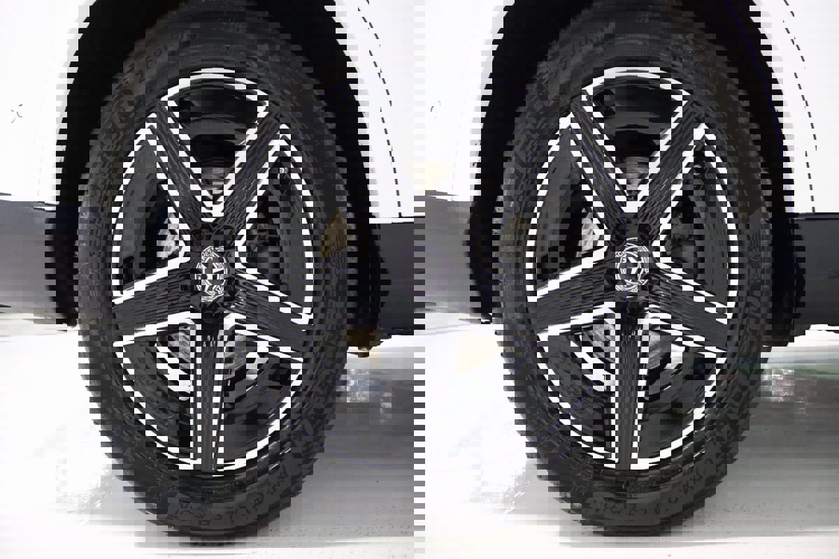 Used 2025 Mercedes-Benz GLC 300 4MATIC Coupe image 93