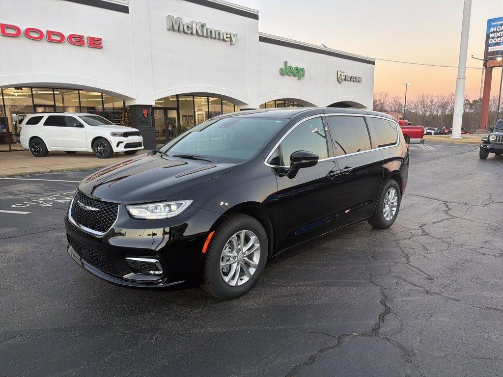 New 2026 Chrysler Pacifica Select FWD image 3