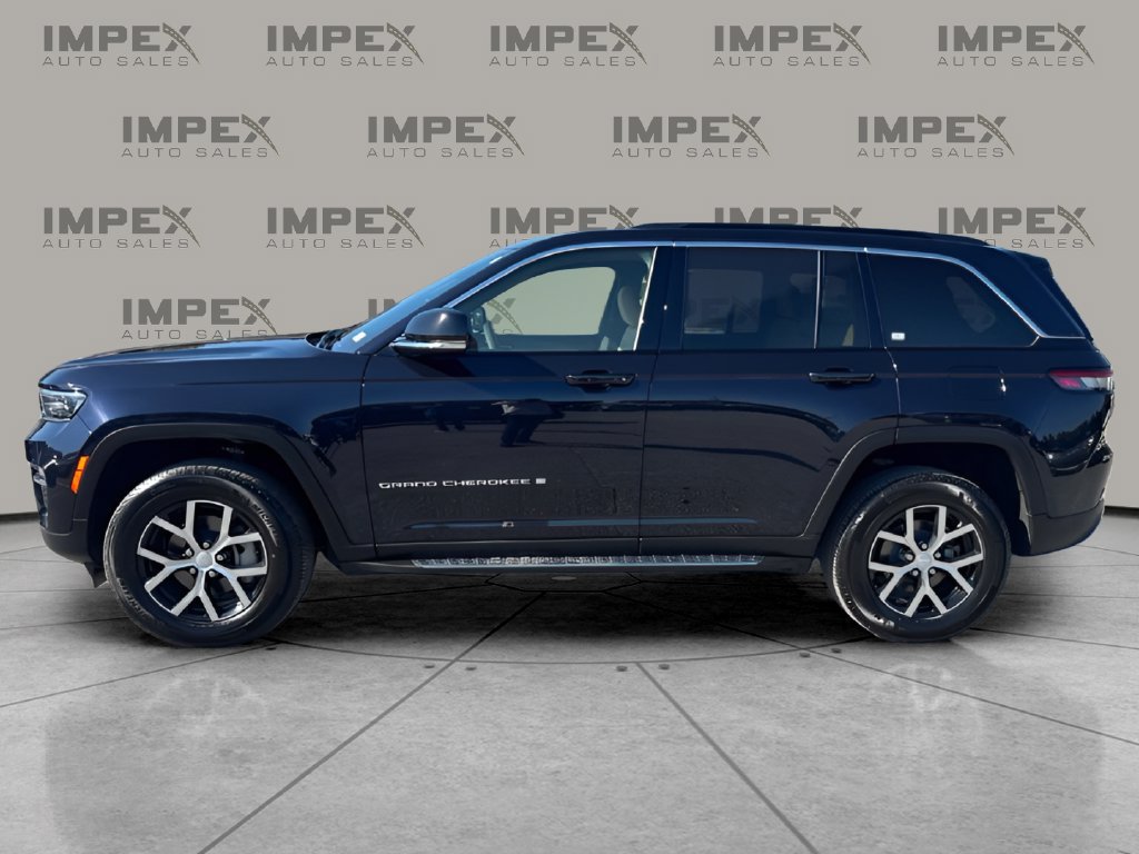 Used 2025 Jeep Grand Cherokee Limited AWD/4WD image 2