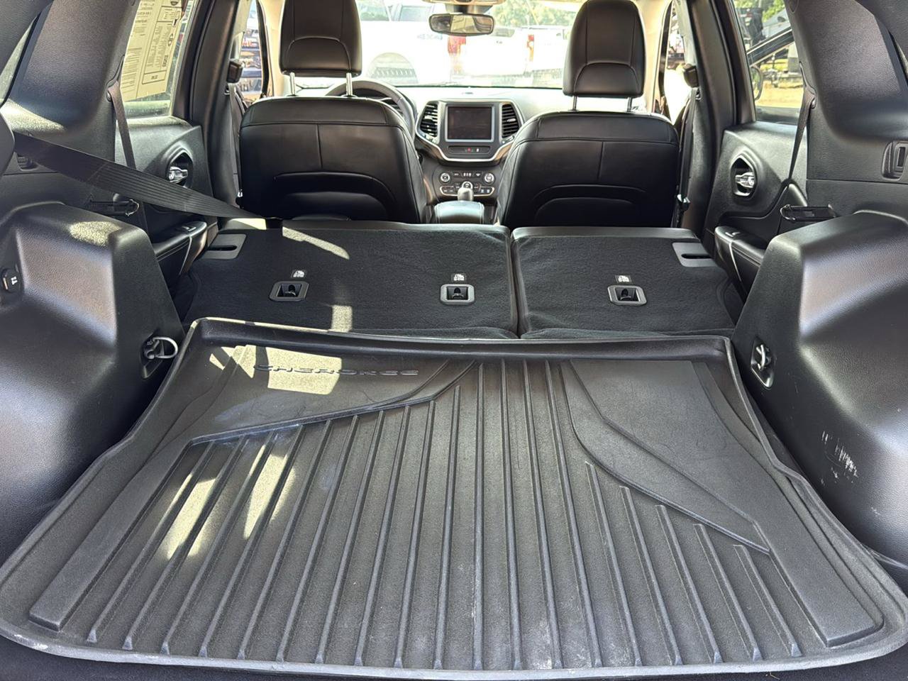 Used 2022 Jeep Cherokee Latitude AWD/4WD image 49