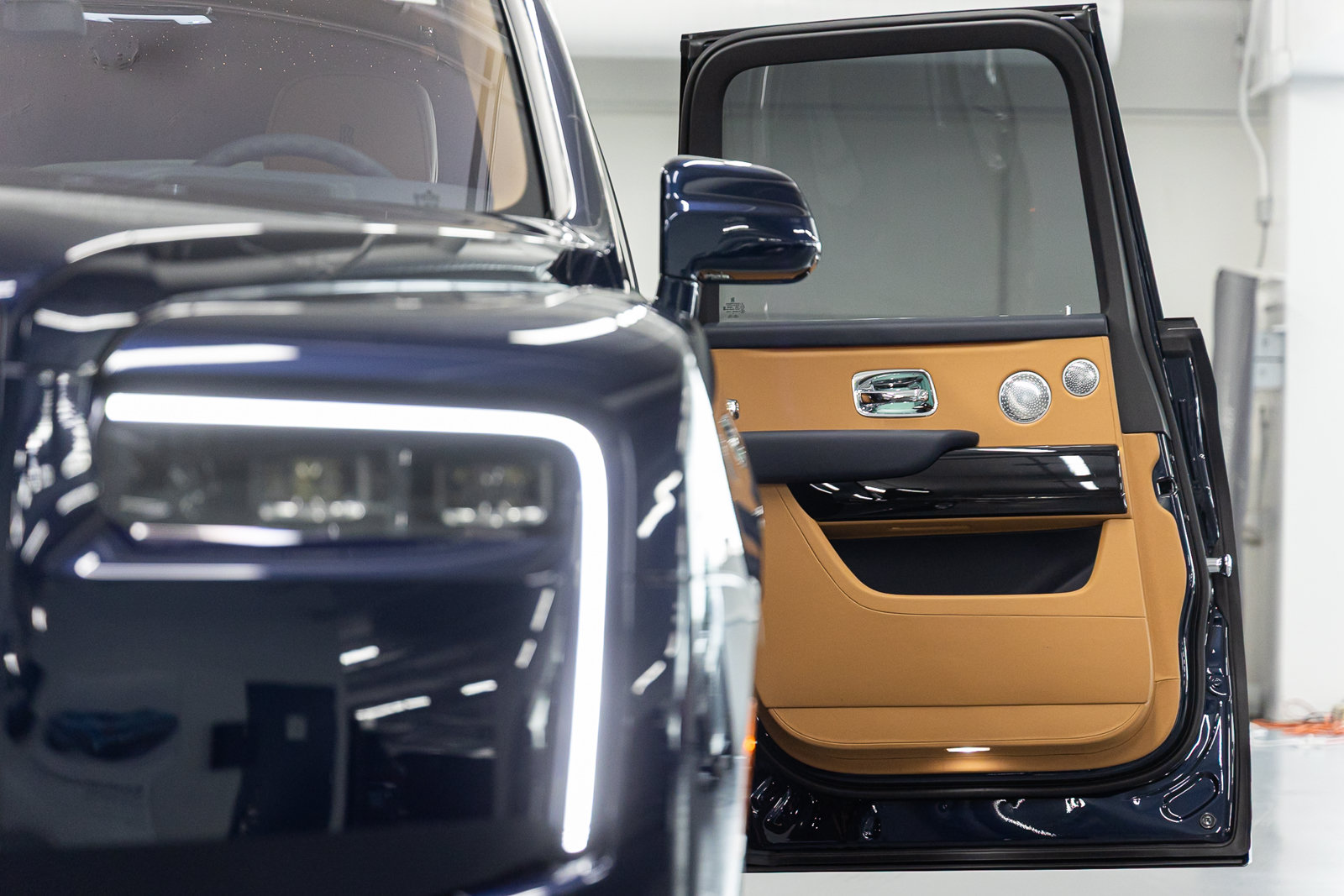 Certified 2025 Rolls-Royce Cullinan AWD/4WD image 26