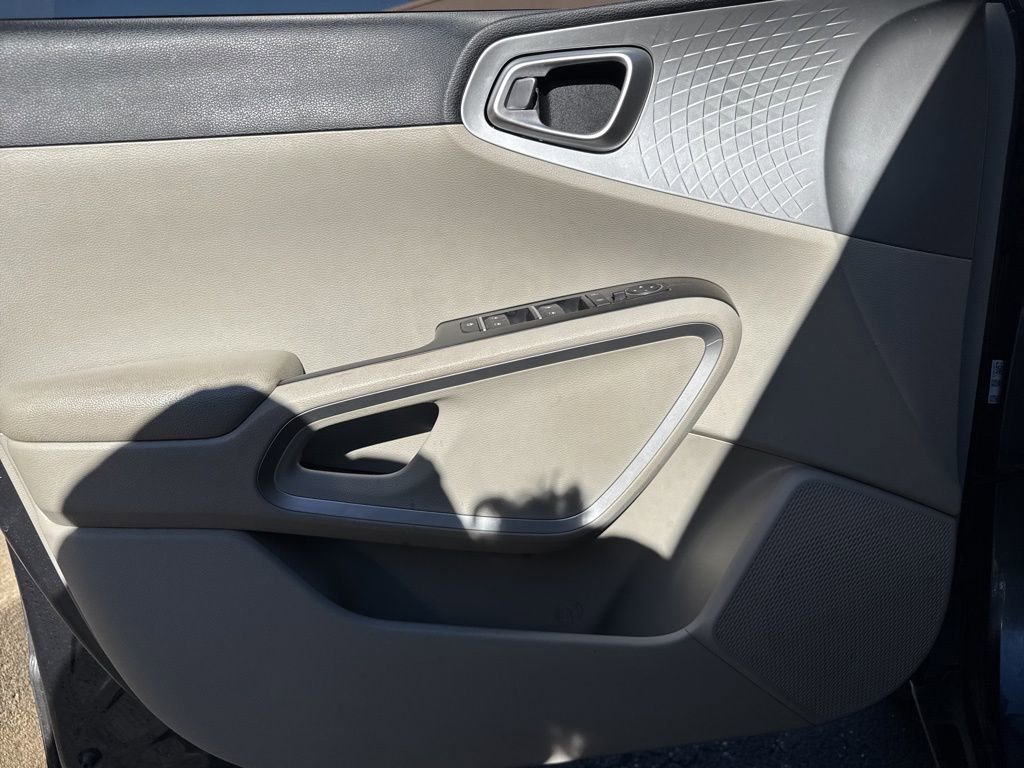 Used 2020 Kia Soul LX image 23