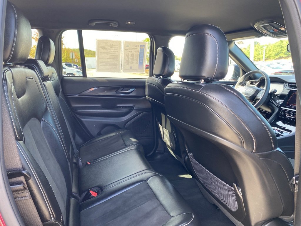 Used 2023 Jeep Grand Cherokee Altitude image 13