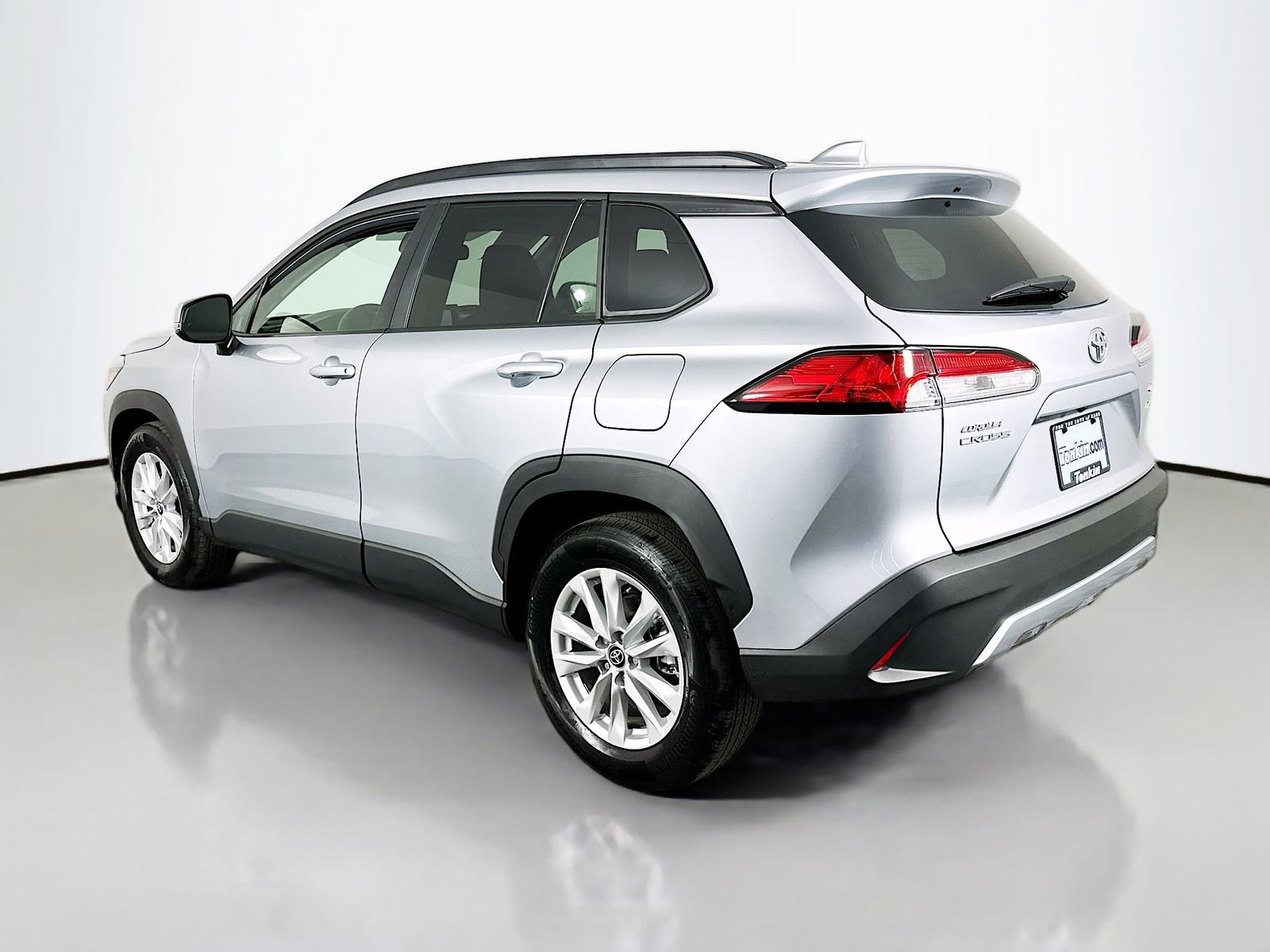 Certified 2024 Toyota Corolla Cross LE w/ Moonroof Package image 5