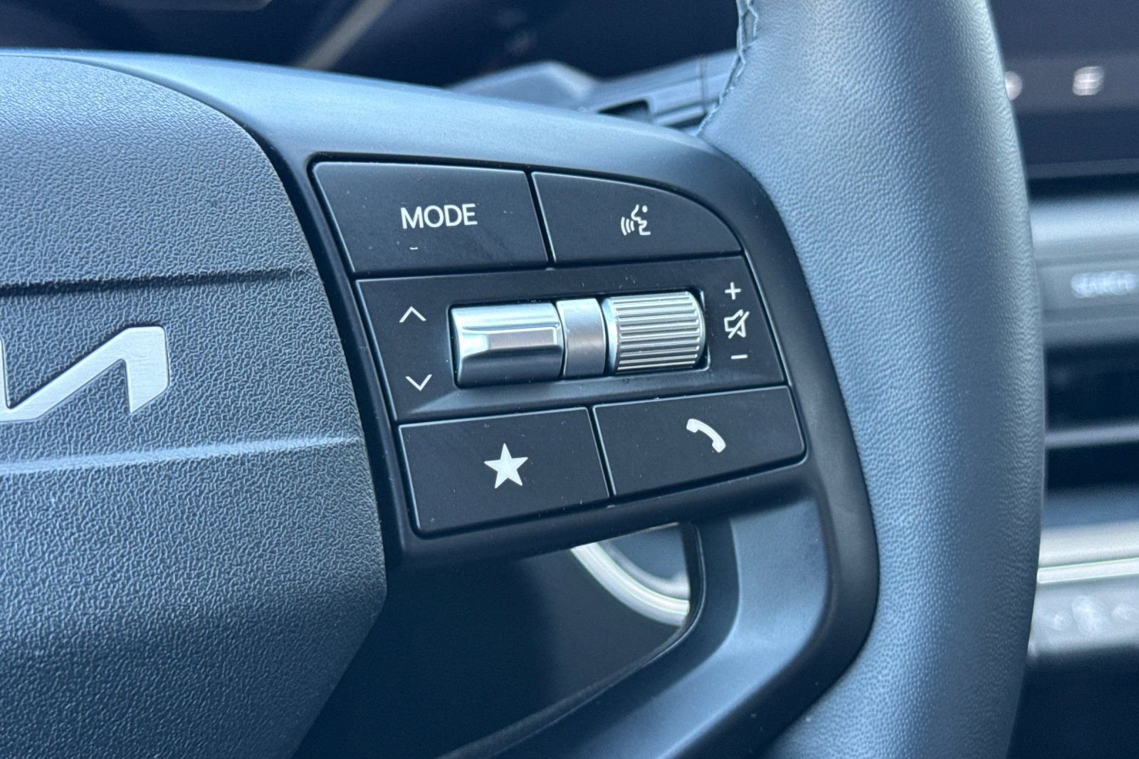 Used 2025 Kia K4 EX image 26