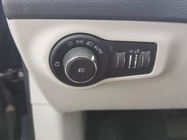 Used 2021 Jeep Compass Limited w/ Elite Exterior Group FWD image 11