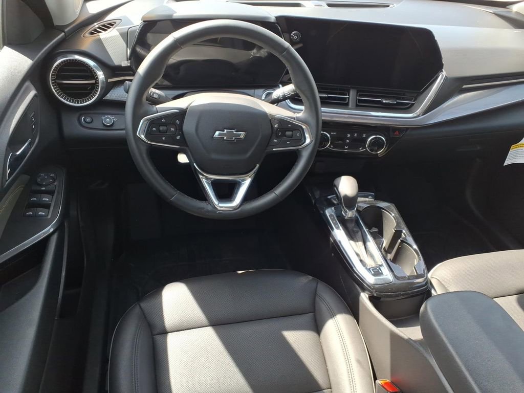 Used 2025 Chevrolet Trax ACTIV w/ Sunroof Package FWD image 4